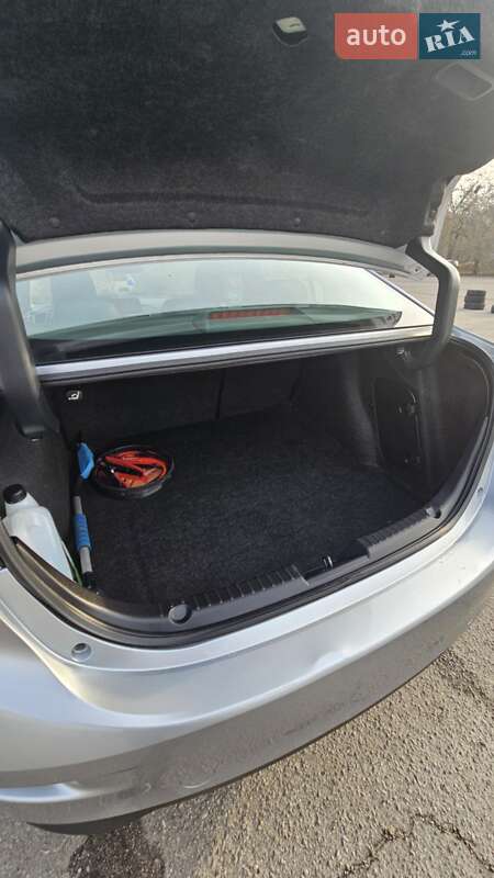 Седан Mazda 3 2016 в Харькове