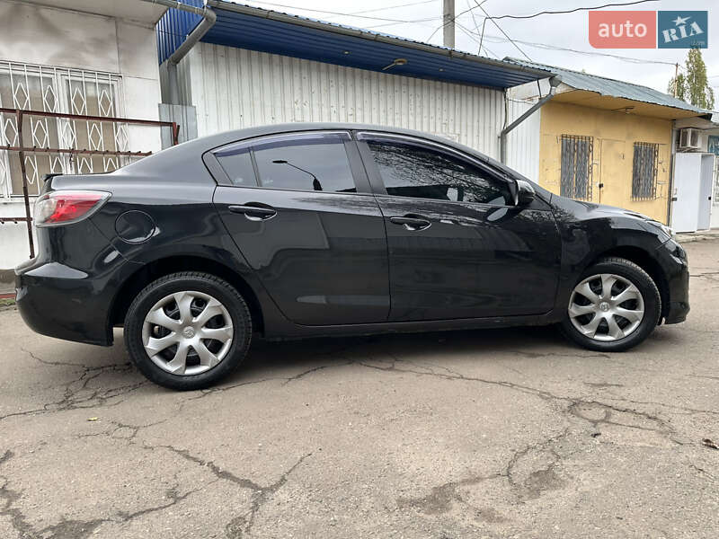 Седан Mazda 3 2012 в Миколаєві
