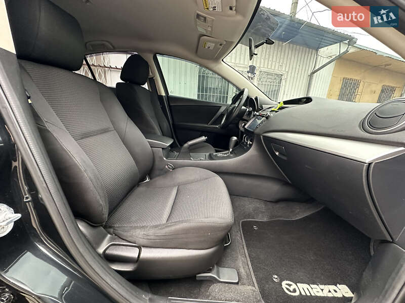 Седан Mazda 3 2012 в Миколаєві