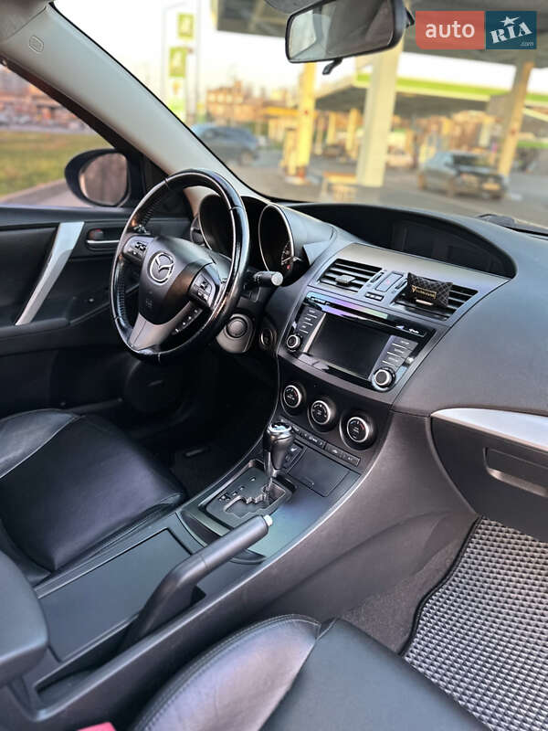 Седан Mazda 3 2013 в Дніпрі