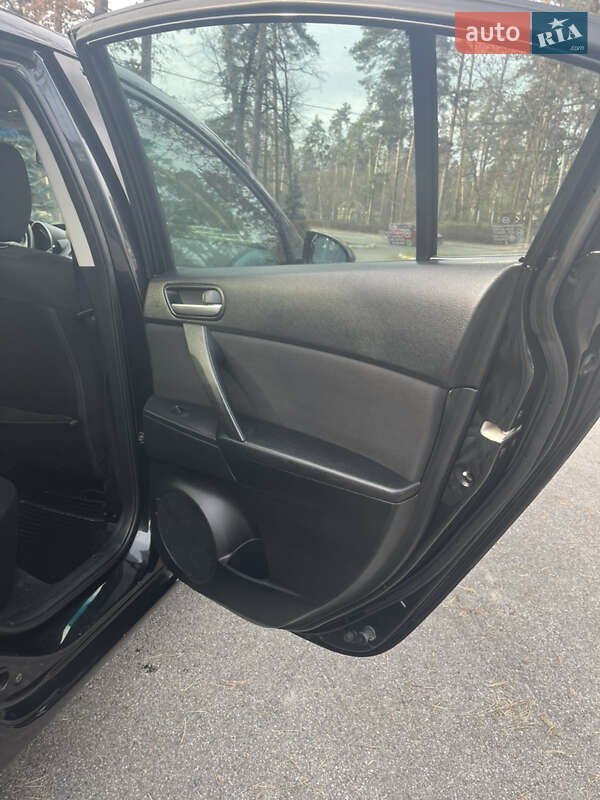 Седан Mazda 3 2012 в Бучі