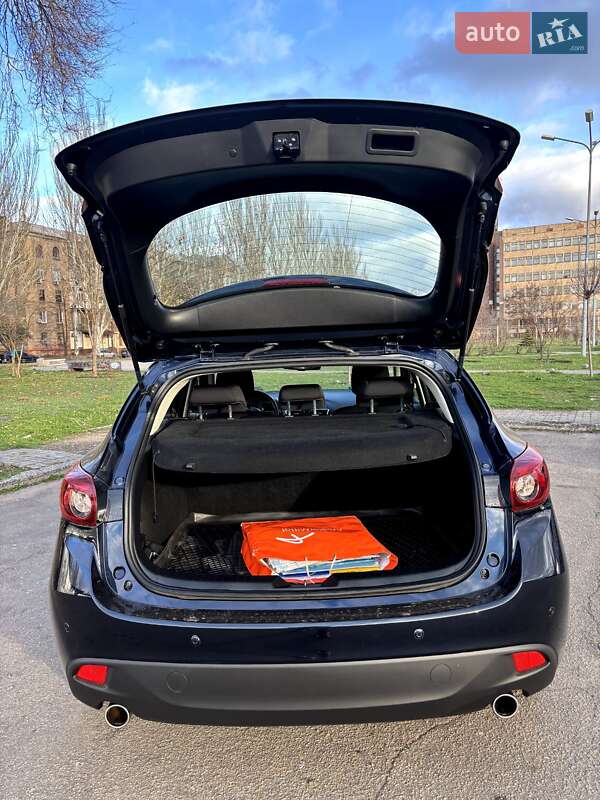 Хэтчбек Mazda 3 2015 в Кривом Роге