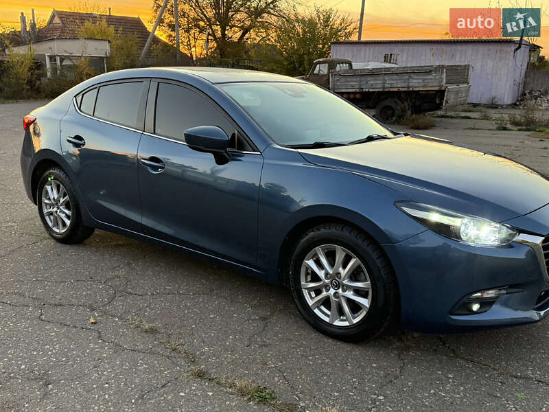 Седан Mazda 3 2017 в Николаеве