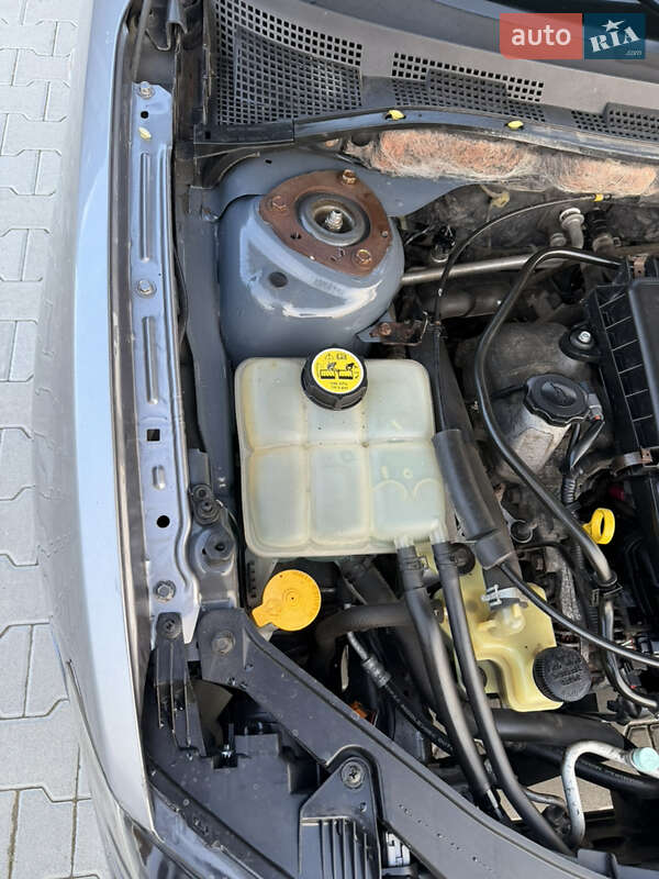 Хэтчбек Mazda 3 2004 в Черновцах