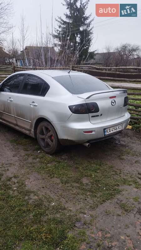 Седан Mazda 3 2005 в Староконстантинове