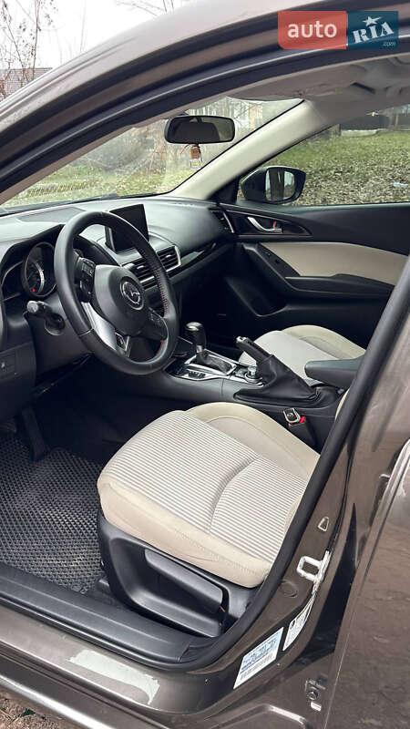 Седан Mazda 3 2015 в Кропивницькому