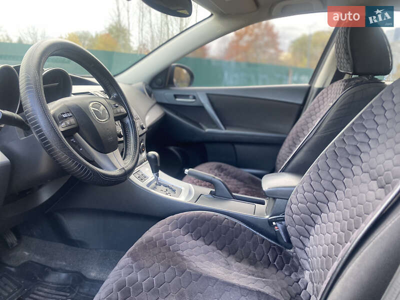 Седан Mazda 3 2011 в Ивано-Франковске