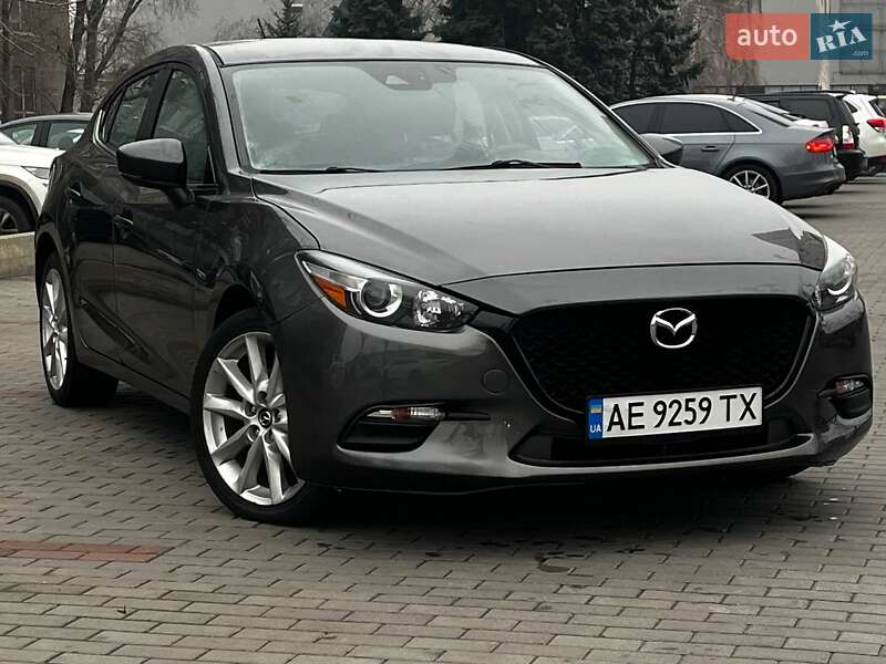 Седан Mazda 3 2017 в Днепре