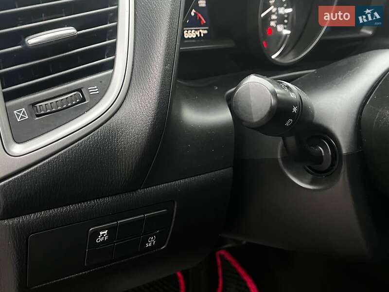 Седан Mazda 3 2017 в Днепре