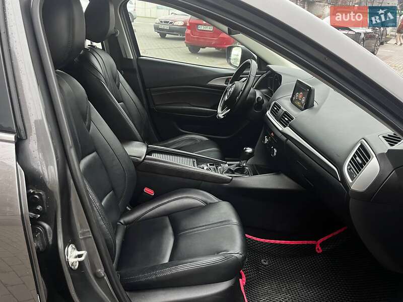 Седан Mazda 3 2017 в Днепре