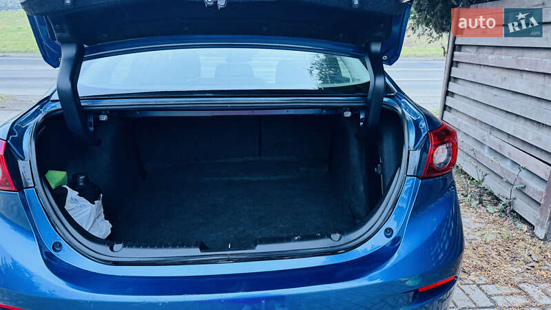 Седан Mazda 3 2017 в Львові