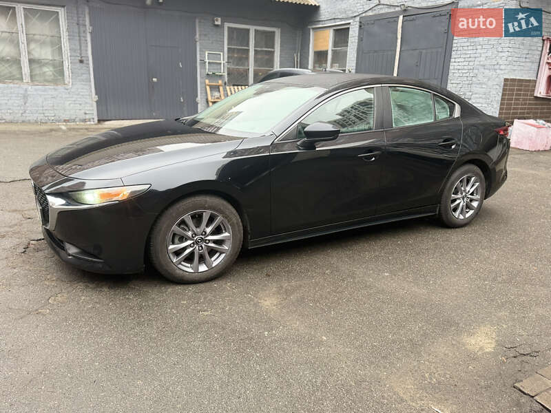 Седан Mazda 3 2019 в Киеве