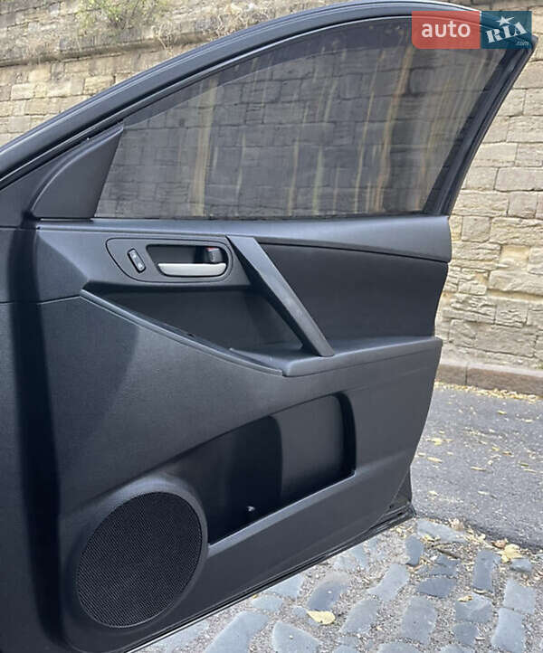 Седан Mazda 3 2012 в Миколаєві