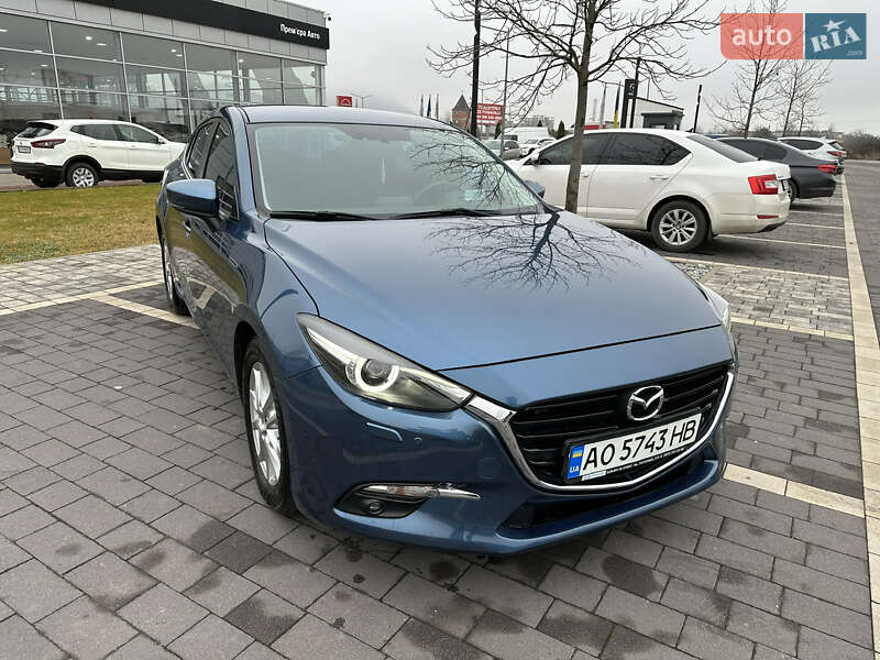 Седан Mazda 3 2017 в Мукачево