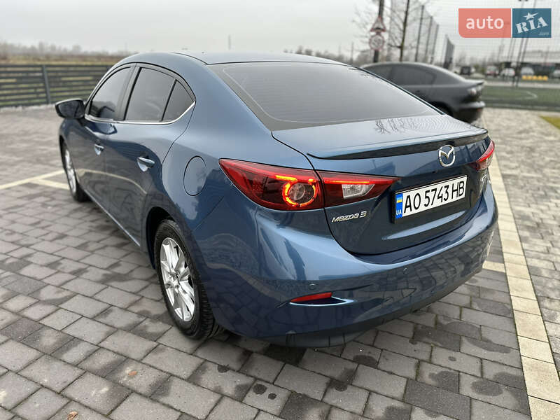 Седан Mazda 3 2017 в Мукачево