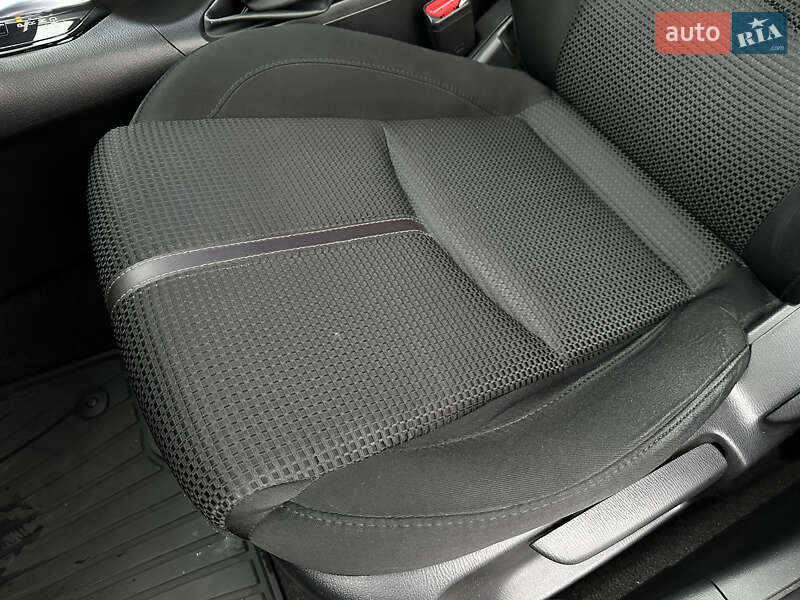 Седан Mazda 3 2017 в Мукачево