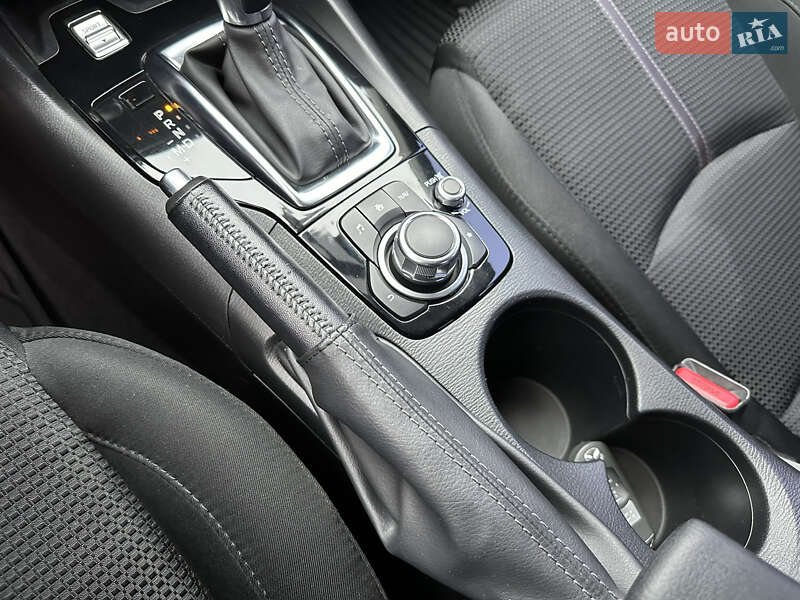 Седан Mazda 3 2017 в Мукачево