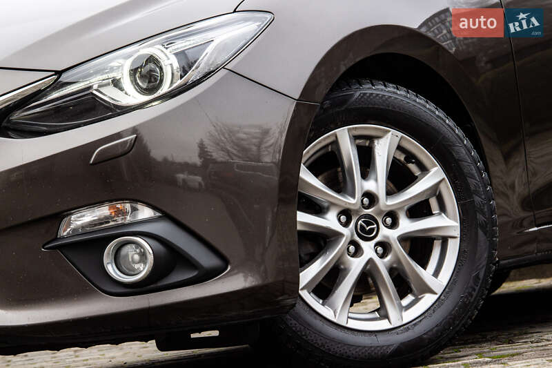 Седан Mazda 3 2015 в Львове