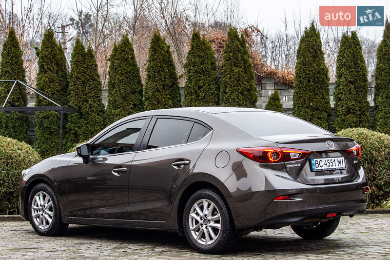 Седан Mazda 3 2015 в Львове