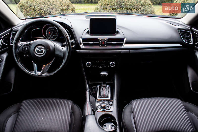 Седан Mazda 3 2015 в Львове
