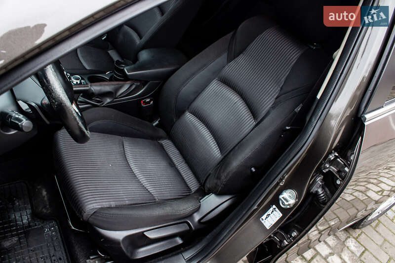 Седан Mazda 3 2015 в Львове