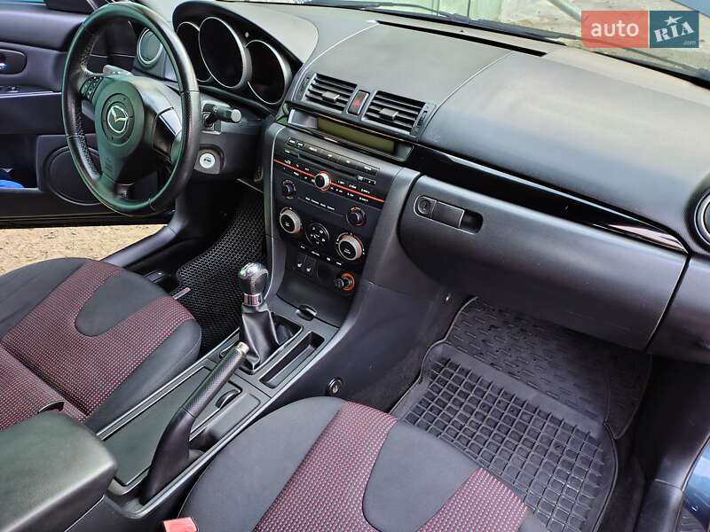 Седан Mazda 3 2006 в Ровно