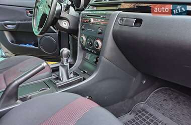 Седан Mazda 3 2006 в Ровно