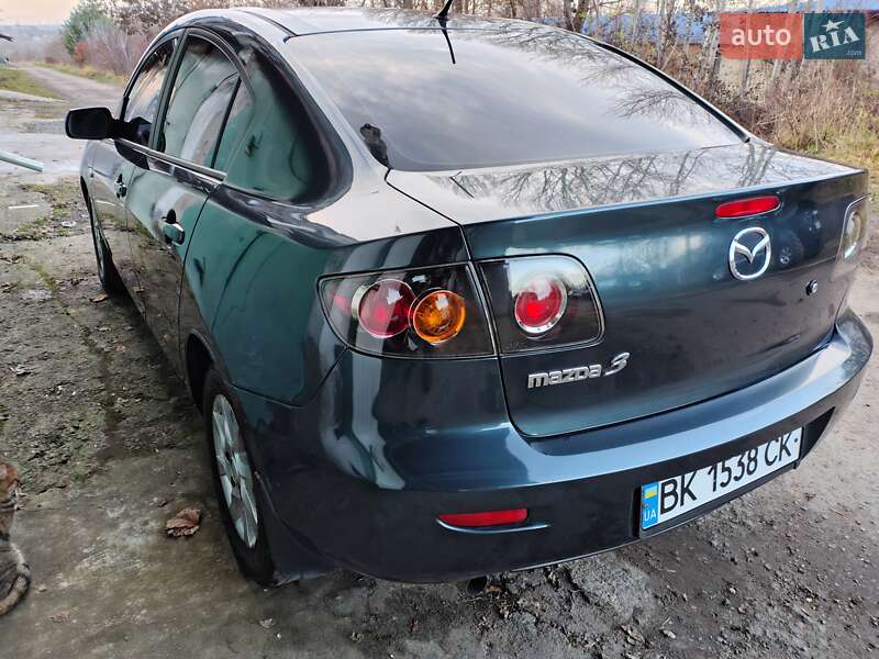 Седан Mazda 3 2006 в Ровно