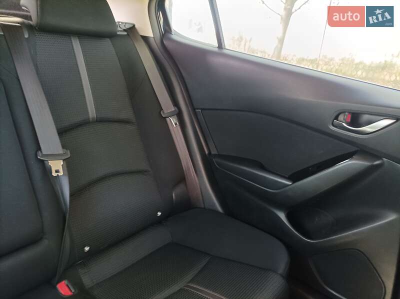 Хэтчбек Mazda 3 2017 в Калуше