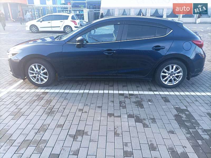 Хэтчбек Mazda 3 2017 в Калуше