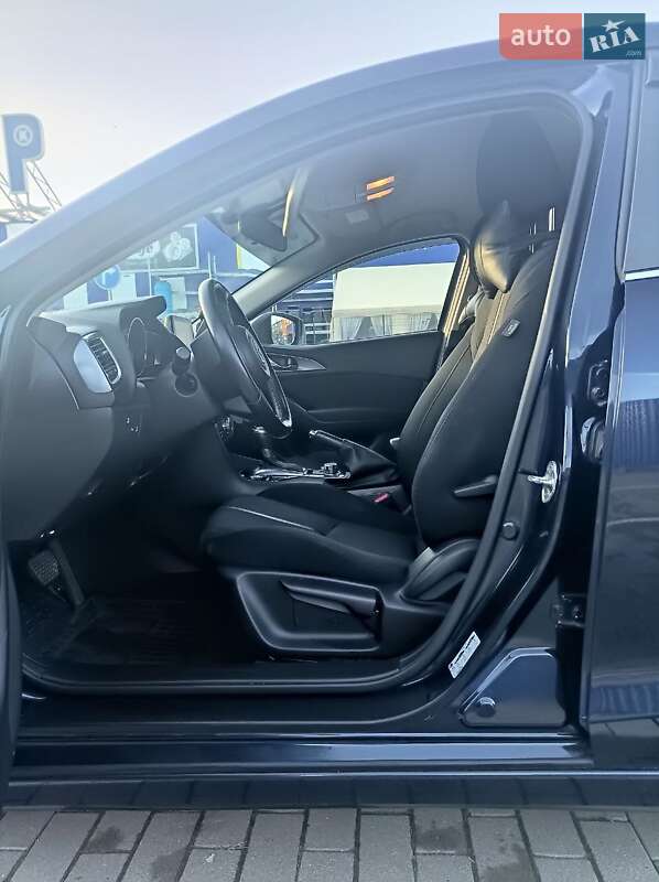 Хэтчбек Mazda 3 2017 в Калуше