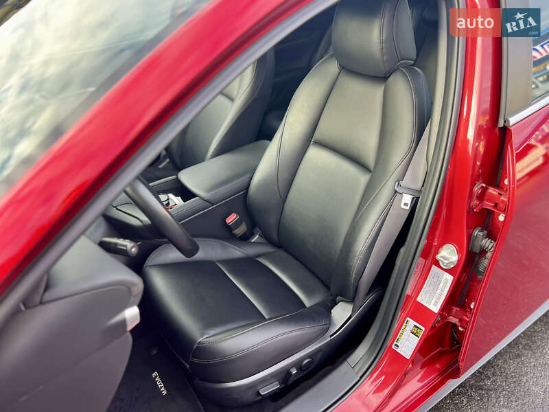 Хэтчбек Mazda 3 2019 в Киеве