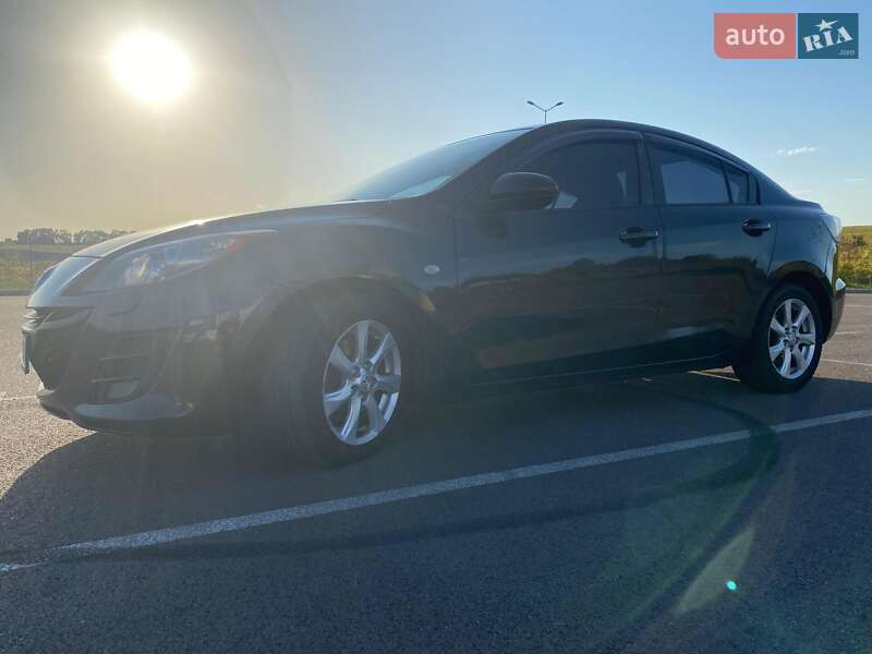 Седан Mazda 3 2010 в Ровно