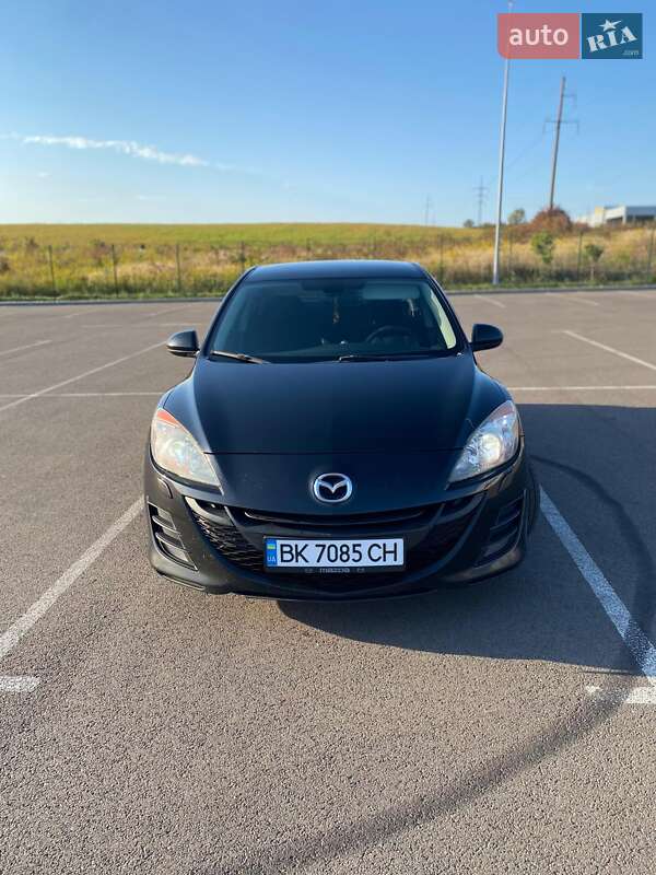 Седан Mazda 3 2010 в Ровно