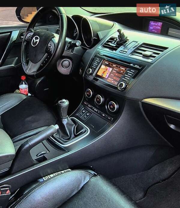Седан Mazda 3 2013 в Карнауховке