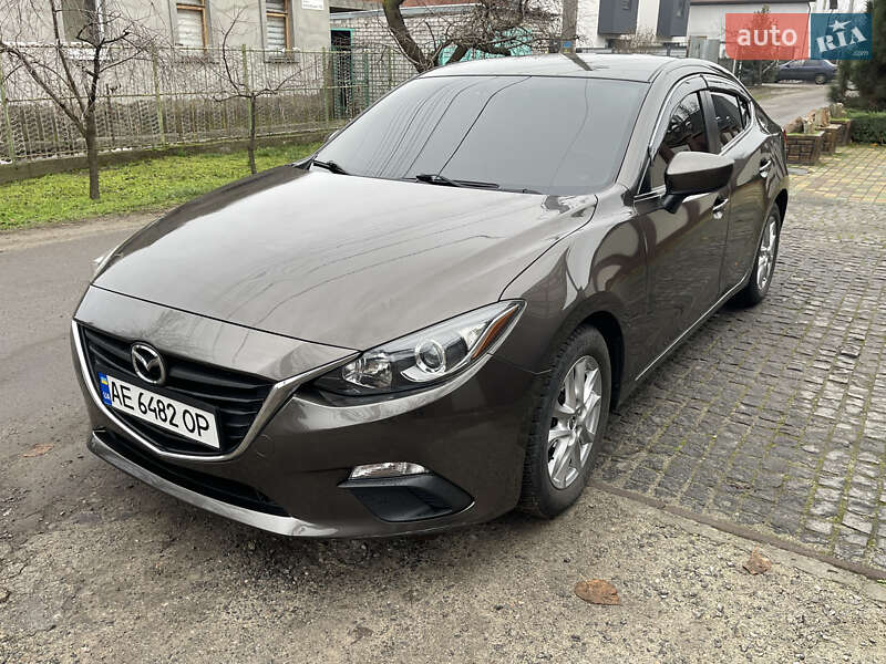 Седан Mazda 3 2016 в Днепре