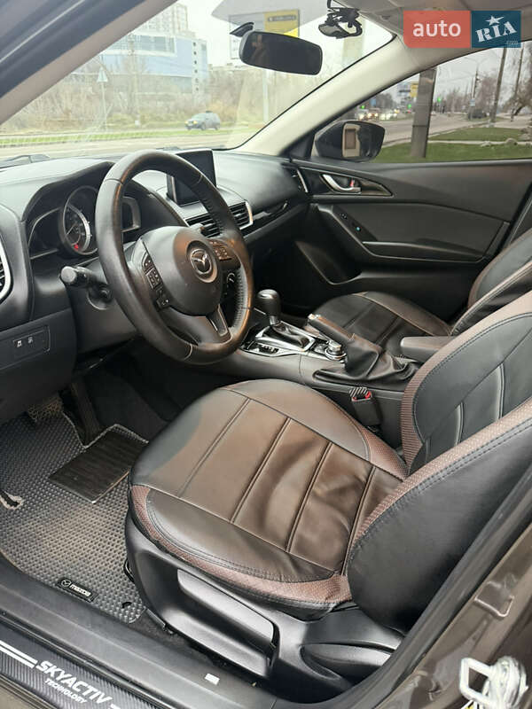 Хэтчбек Mazda 3 2015 в Запорожье