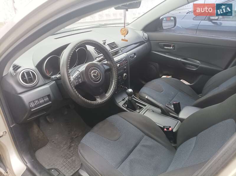 Седан Mazda 3 2004 в Гадячі