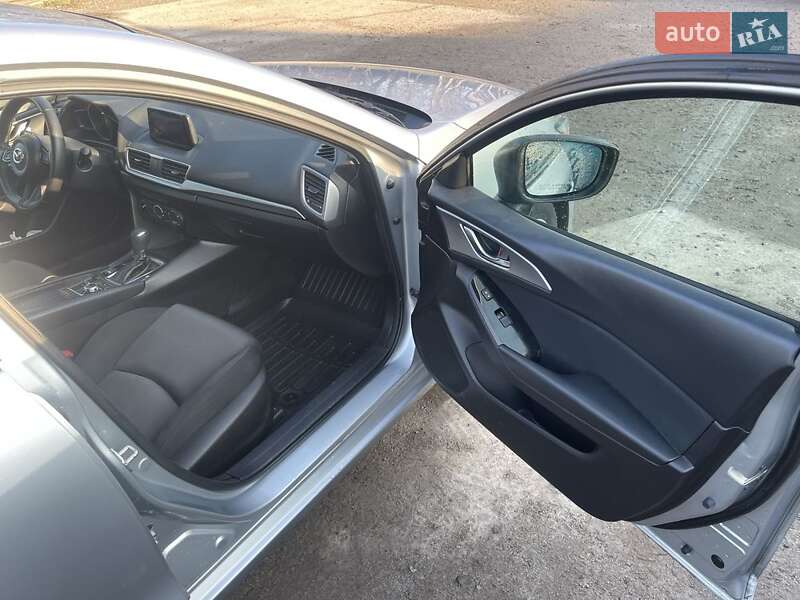 Седан Mazda 3 2018 в Кривом Роге