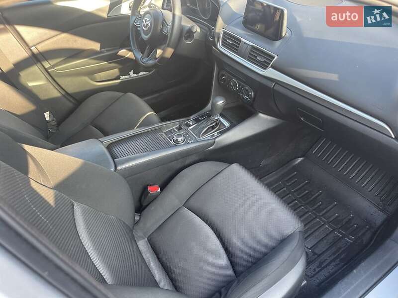 Седан Mazda 3 2018 в Кривом Роге