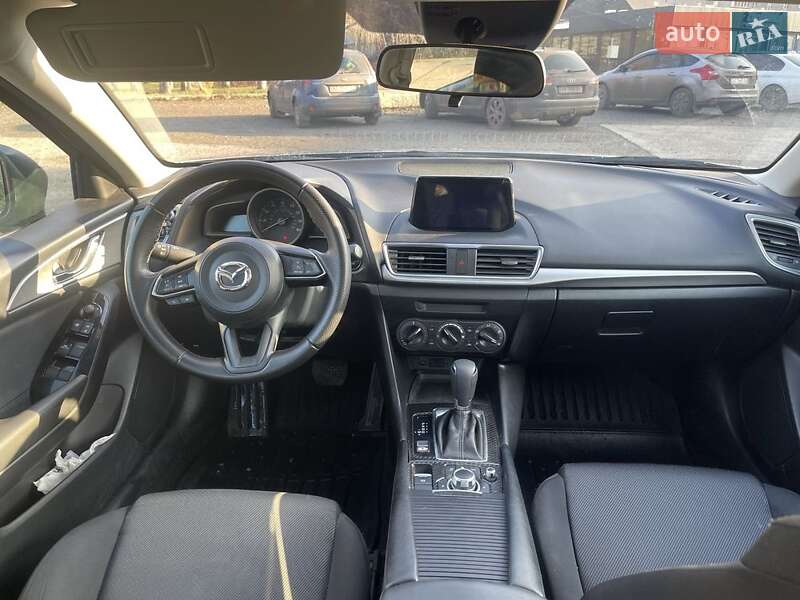 Седан Mazda 3 2018 в Кривом Роге