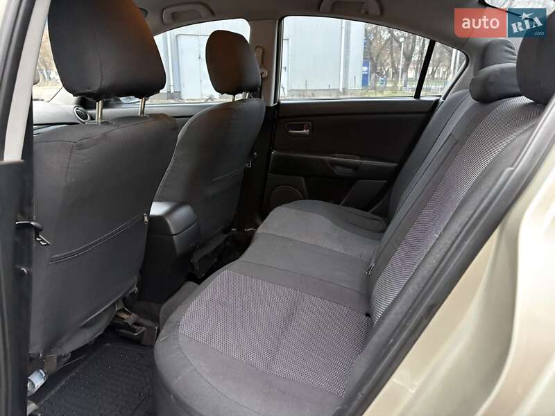 Седан Mazda 3 2005 в Николаеве
