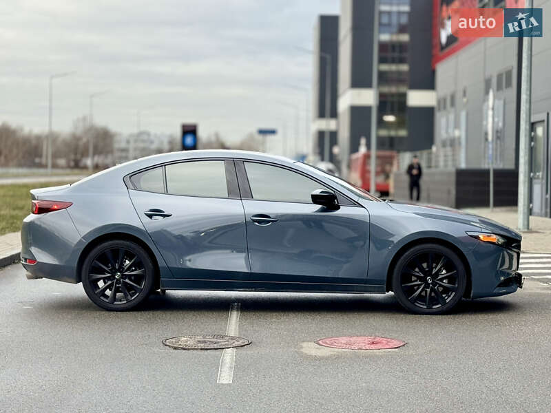 Седан Mazda 3 2023 в Киеве