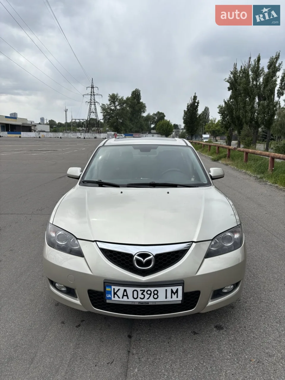 Продаю власний автомобіль Мазда 3.
По машині зауваження немає сів-поїхав, 118 тис. пробіг рідний не скручений.
Причина продажу змінив сферу діяльності і наразі автомобілем не виїжджаю.