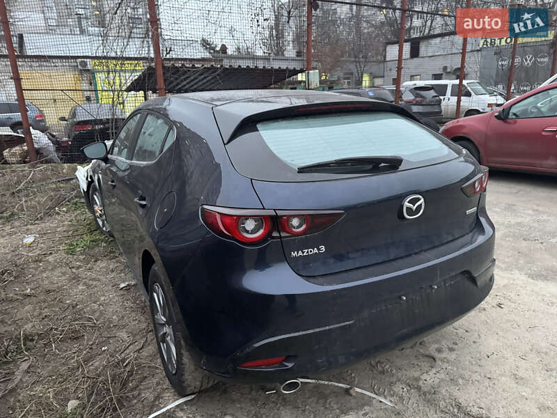 Хэтчбек Mazda 3 2024 в Киеве
