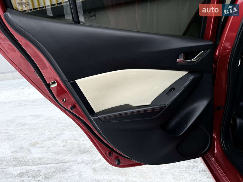 Хэтчбек Mazda 3 2015 в Киеве