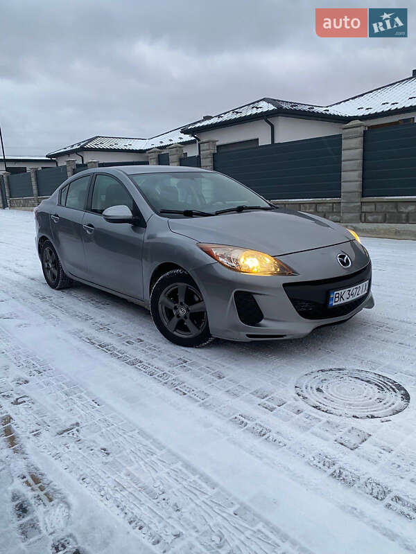 Седан Mazda 3 2012 в Вараше