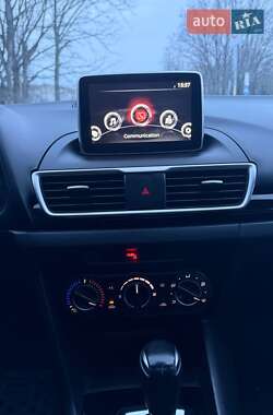 Седан Mazda 3 2016 в Кропивницком