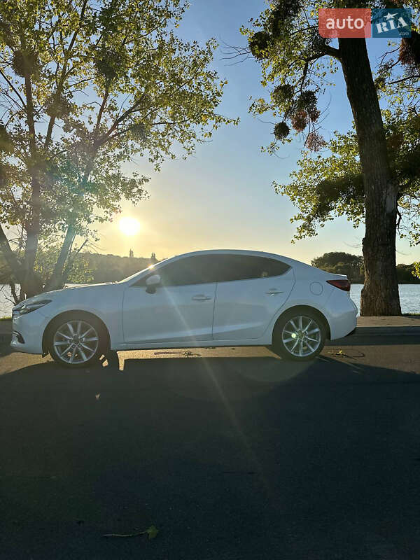 Седан Mazda 3 2017 в Василькове