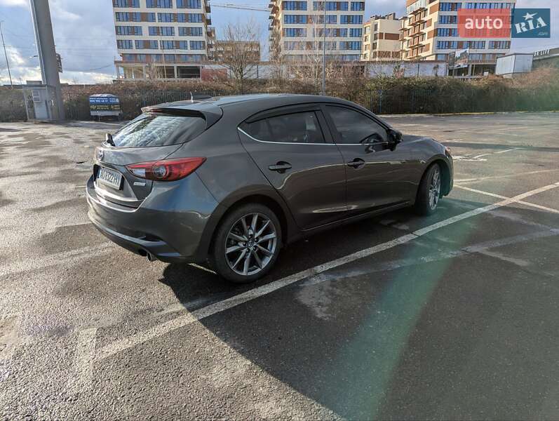 Хетчбек Mazda 3 2018 в Ужгороді